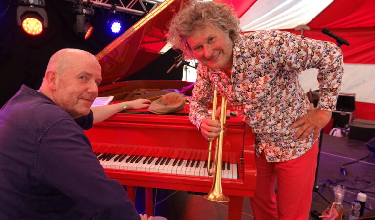 Trompettist Eric Vloeimans keert terug in Lathumse kerk — muziek in Zevenaar