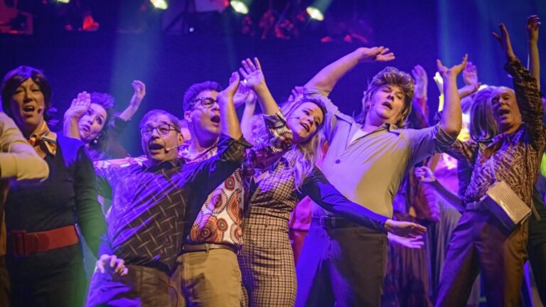 The New Voices brengt moordmysterie ‘Cluedo’ op de planken — theater in Zevenaar
